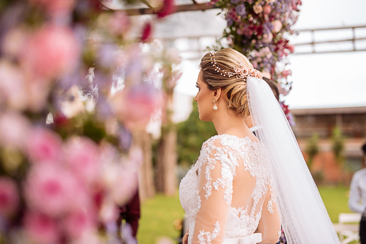 noivos no local da cerimônia