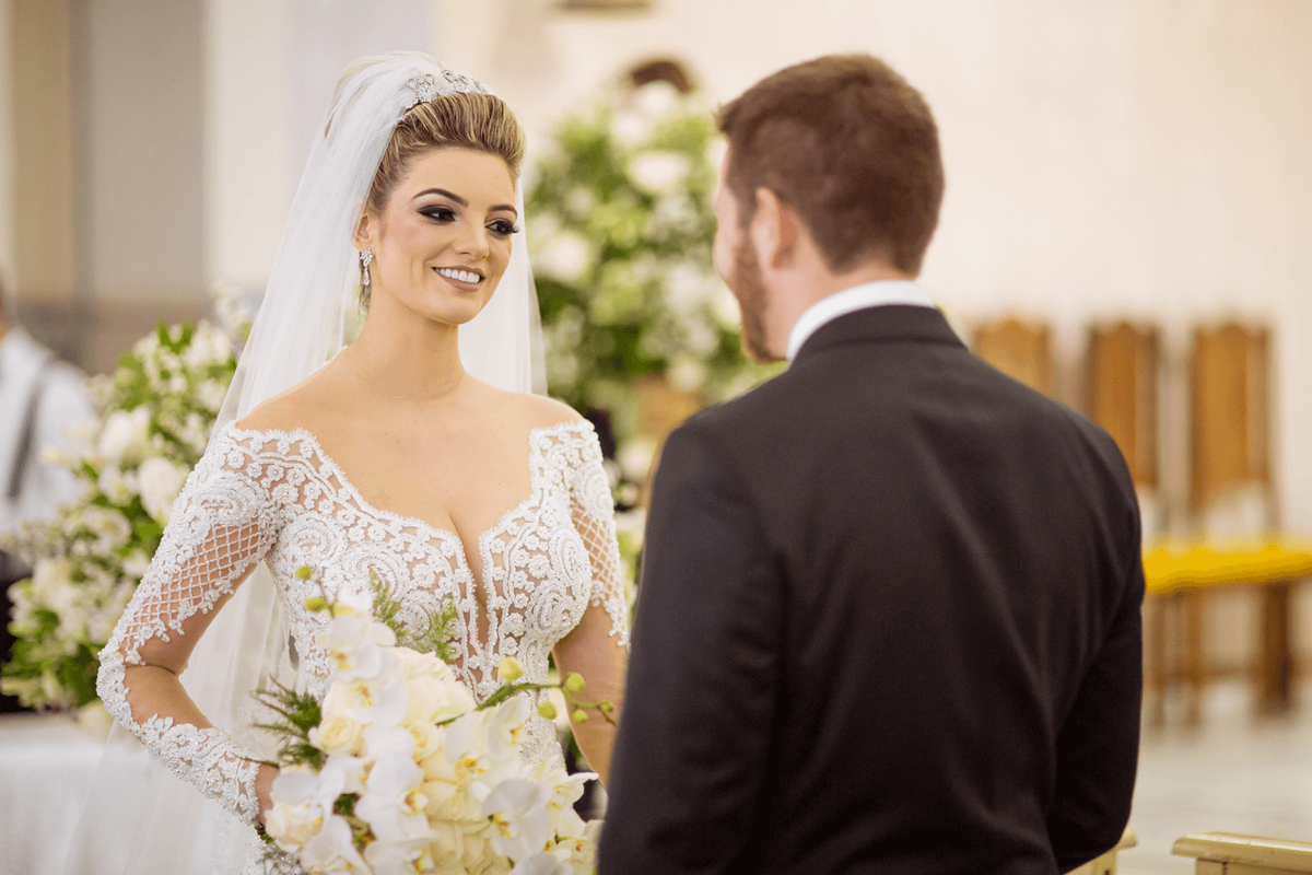 registro fotográfico de um casamento em Alegre-ES por Schmitz Fotografia, fotógrafos de casamento no Espírito Santo, noivos se olhando