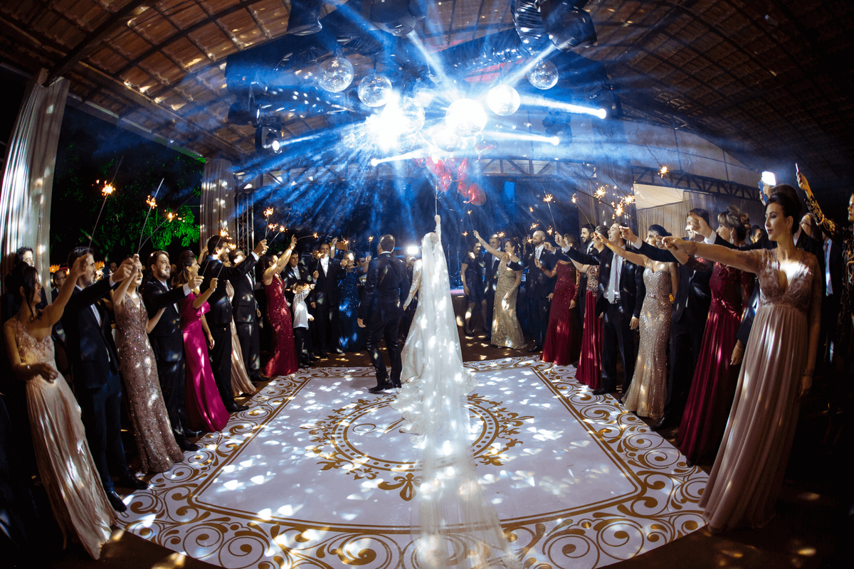 registro fotográfico de um casamento em Alegre-ES por Schmitz Fotografia, fotógrafos de casamento no Espírito Santo, primeira valsa