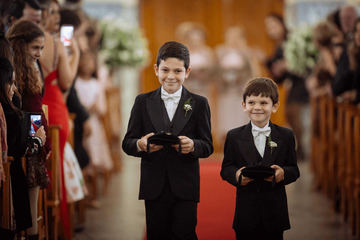registro fotográfico de um casamento em Alegre-ES por Schmitz Fotografia, fotógrafos de casamento no Espírito Santo, entrada dos pagens