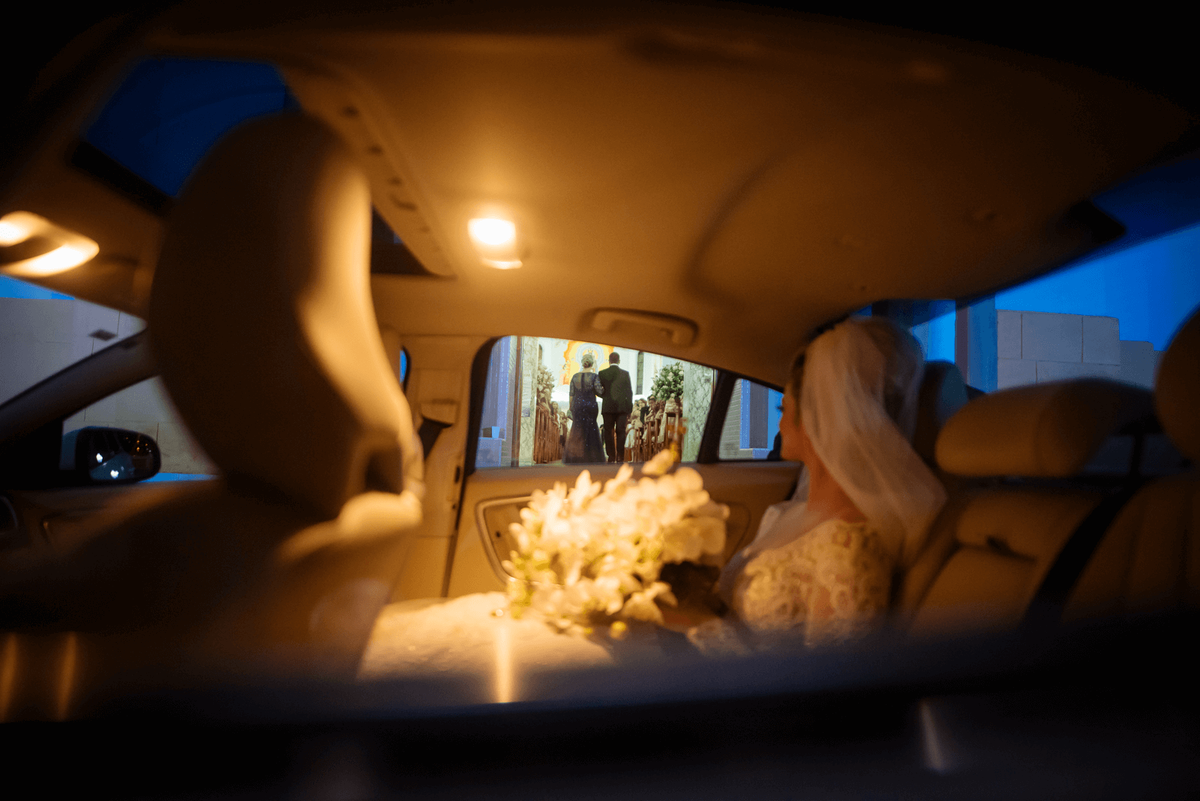 noiva no carro