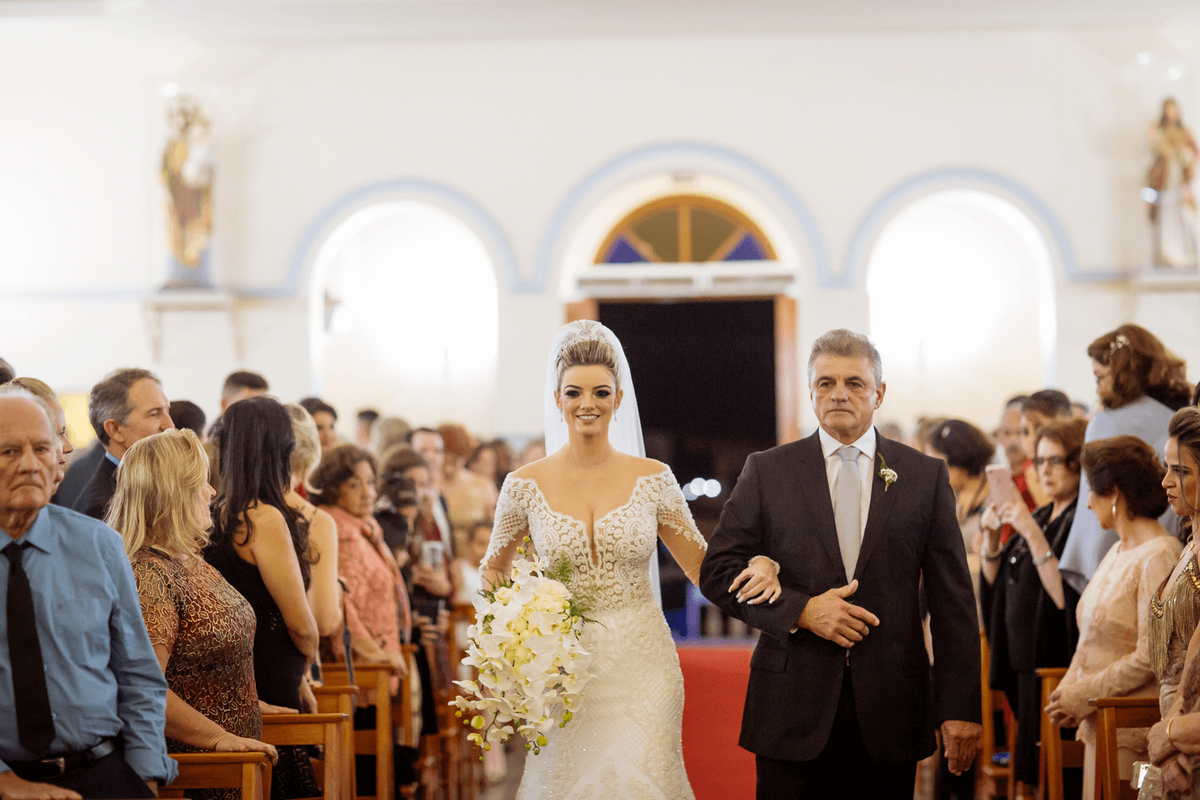 registro fotográfico de um casamento em Alegre-ES por Schmitz Fotografia, fotógrafos de casamento no Espírito Santo, entrada da noiva