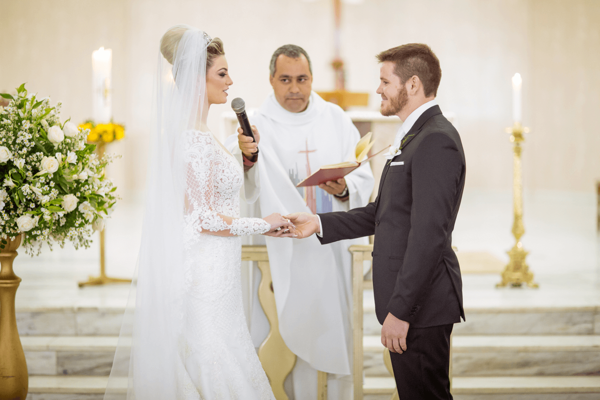 registro fotográfico de um casamento em Alegre-ES por Schmitz Fotografia, fotógrafos de casamento no Espírito Santo, noivos no altar