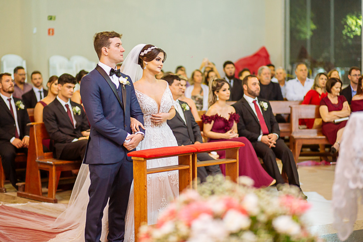 noivos no altar