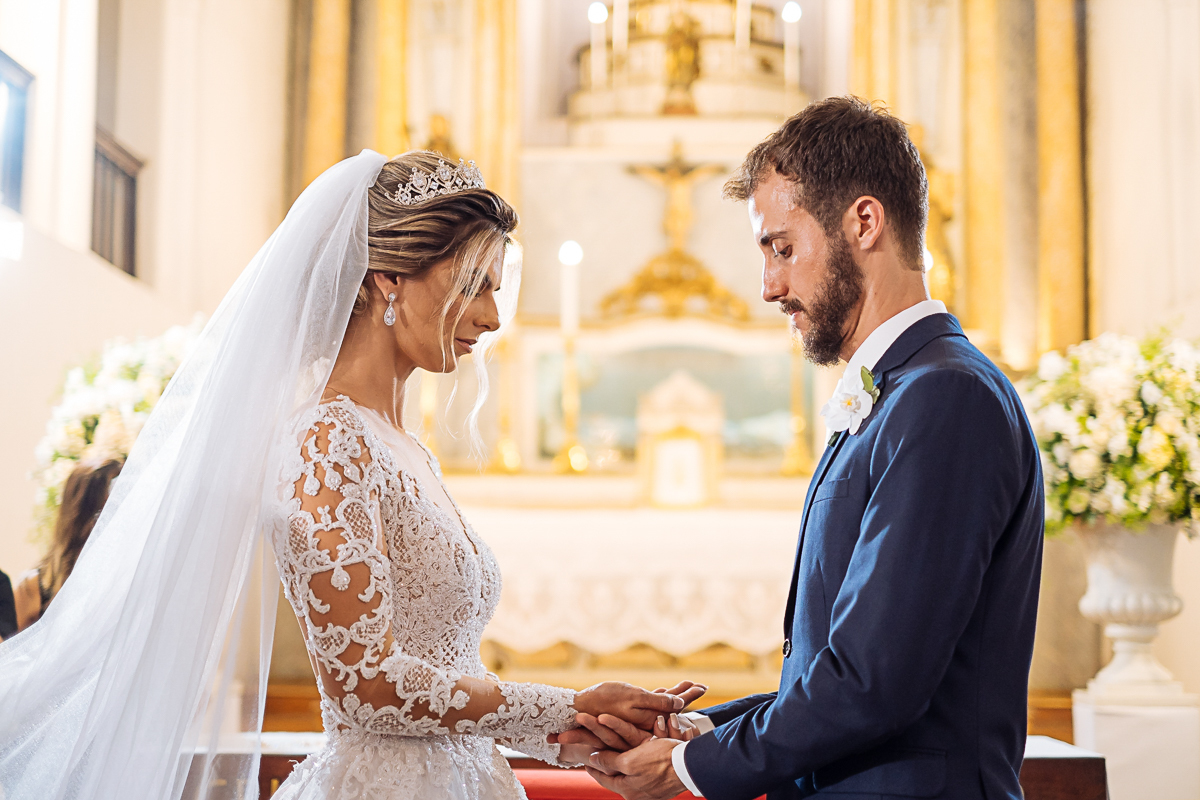 noivos no altar