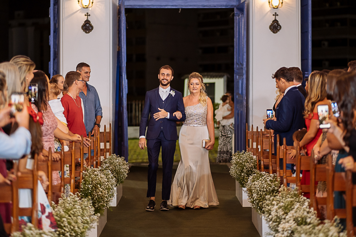 registro fotográfico do casamento de Flávia e Johnn, em Vitória-ES, por Schmitz Fotografia, fotógrafos de casamento no Espírito Santo, entrada do noivo