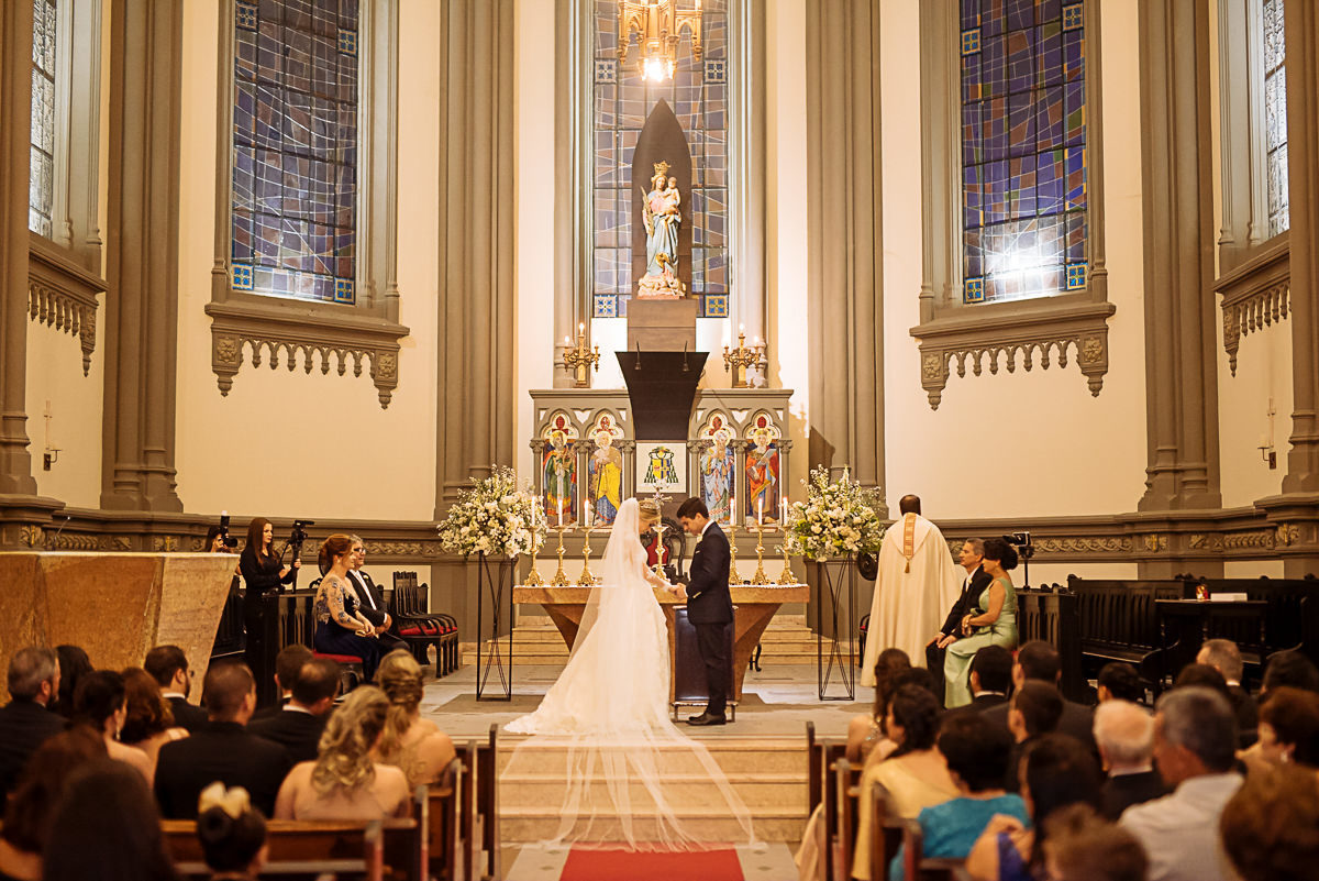 noivos no altar
