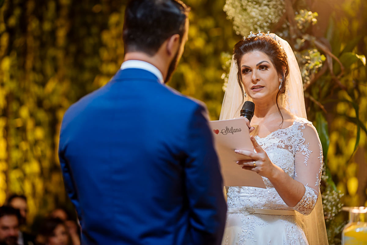 noiva lendo seus votos