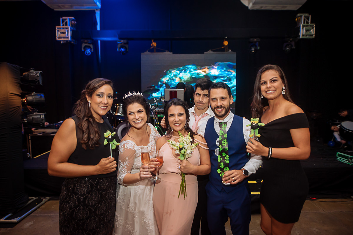 noiva com convidadas