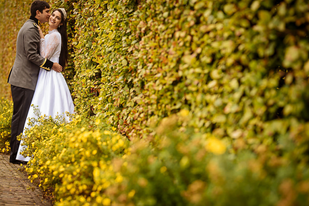 noivo beijando a nova