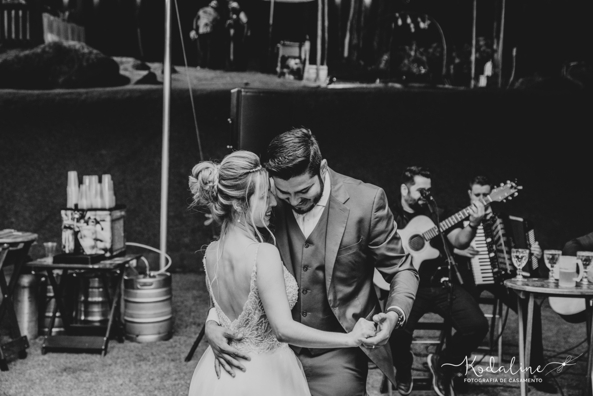 Casamento lindo realizado na igreja Matriz em São Roque e a festa no Espaço Hera 