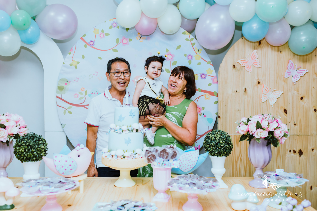 Aniversário de 1 Aninho com Tema Jardim Encantado realizado no Buffet Espaço Auê, em Santana, SP