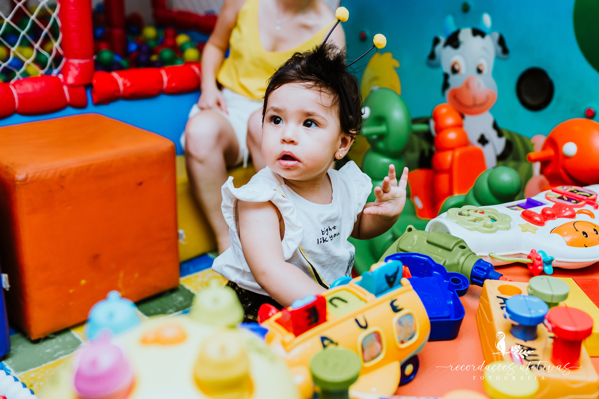 Aniversário de 1 Aninho com Tema Jardim Encantado realizado no Buffet Espaço Auê, em Santana, SP