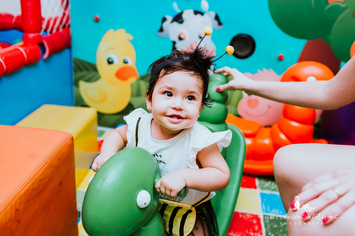 Aniversário de 1 Aninho com Tema Jardim Encantado realizado no Buffet Espaço Auê, em Santana, SP