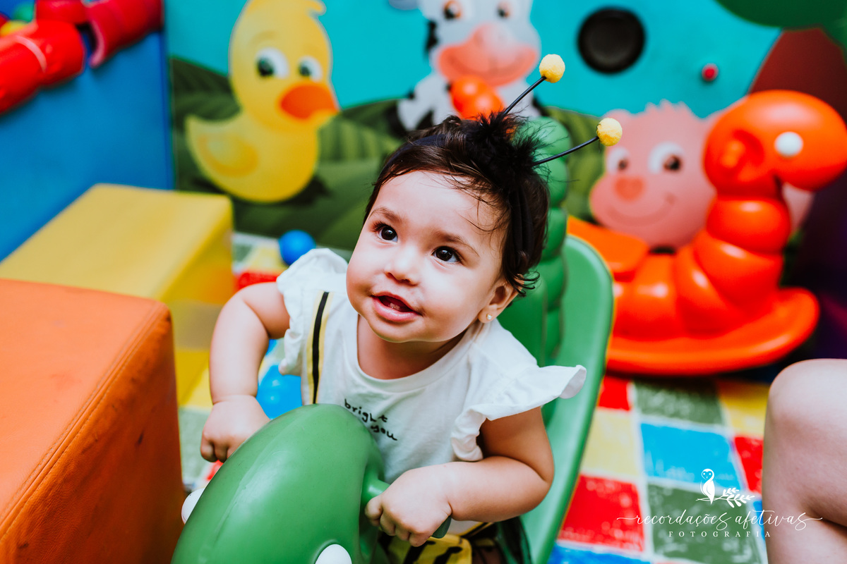 Aniversário de 1 Aninho com Tema Jardim Encantado realizado no Buffet Espaço Auê, em Santana, SP