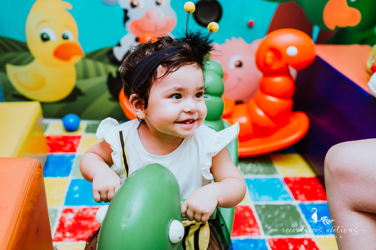 Aniversário de 1 Aninho com Tema Jardim Encantado realizado no Buffet Espaço Auê, em Santana, SP