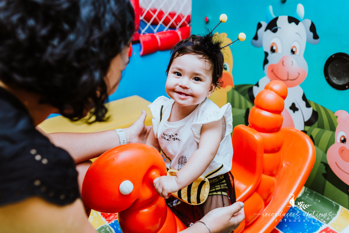 Aniversário de 1 Aninho com Tema Jardim Encantado realizado no Buffet Espaço Auê, em Santana, SP