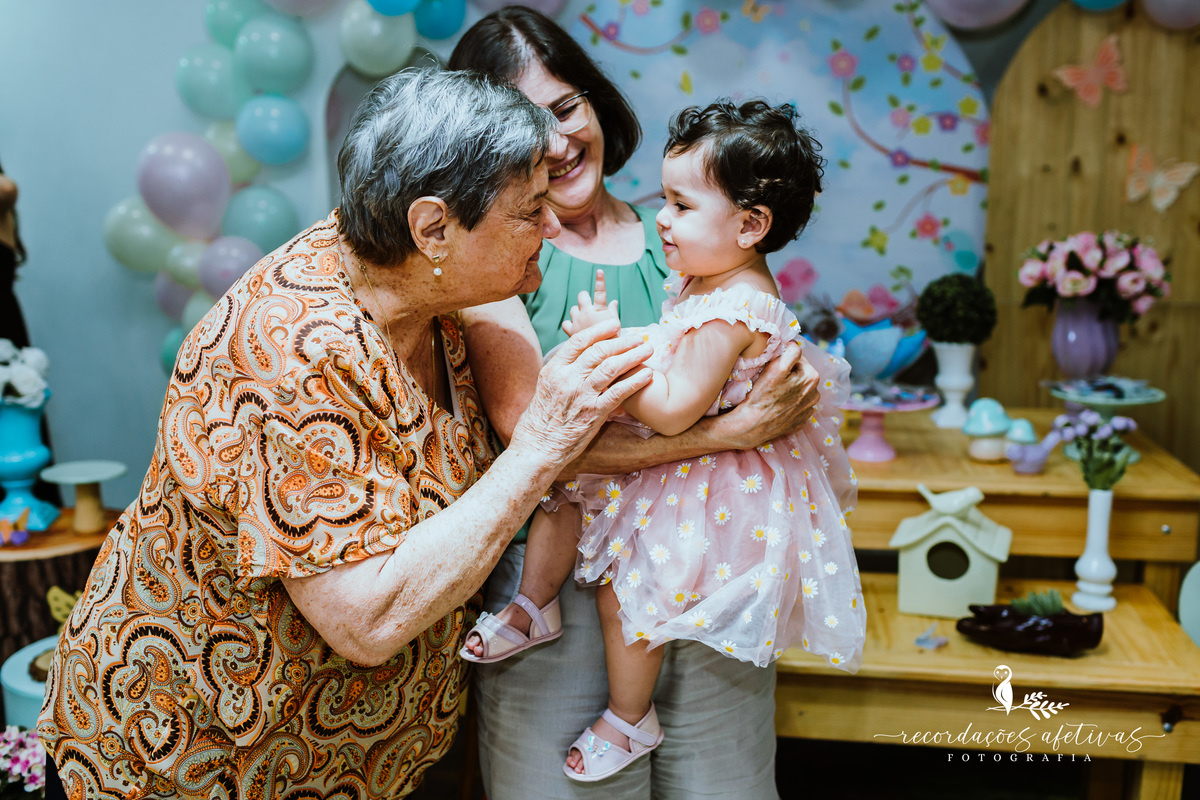 Aniversário de 1 Aninho com Tema Jardim Encantado realizado no Buffet Espaço Auê, em Santana, SP