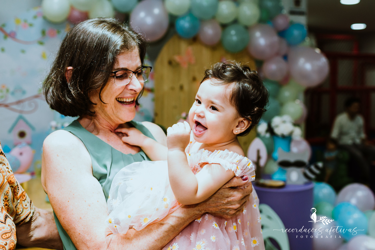 Aniversário de 1 Aninho com Tema Jardim Encantado realizado no Buffet Espaço Auê, em Santana, SP