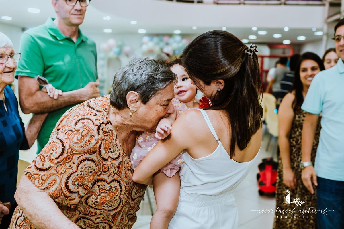 Aniversário de 1 Aninho com Tema Jardim Encantado realizado no Buffet Espaço Auê, em Santana, SP