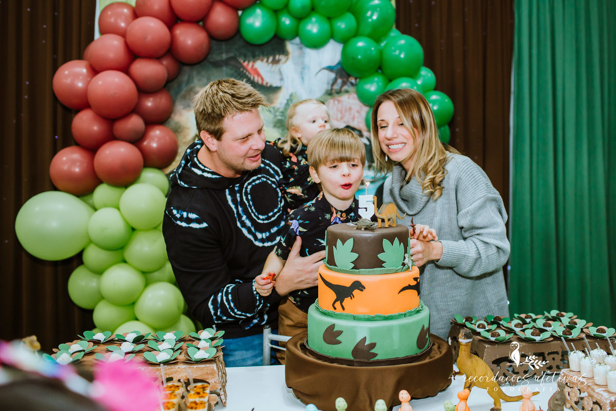 Aniversário de Menino com tema Dinossauros realizado no Buffet Festar em São Roque