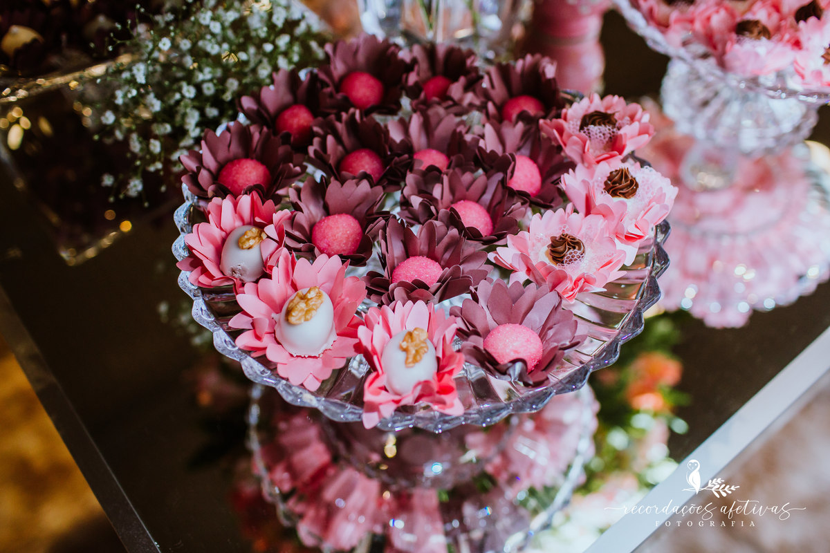 Aniversário de 18 Anos com chegada em limusine rosa, realizado no Henrique Restaurante, em São Roque