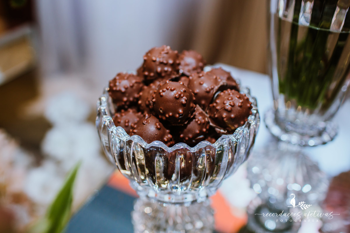 Aniversário de 18 Anos com chegada em limusine rosa, realizado no Henrique Restaurante, em São Roque
