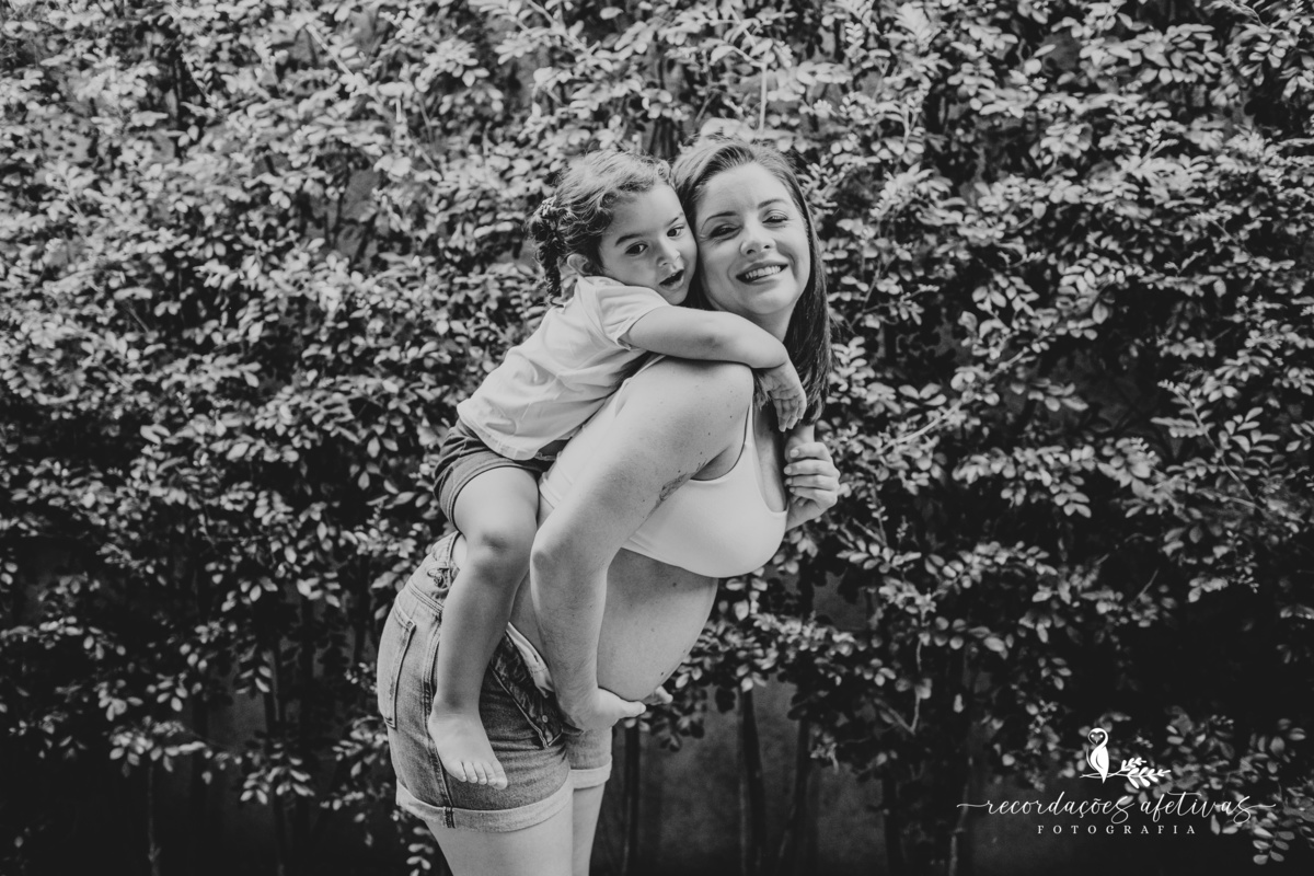 Ensaio Gestante com criança e cachorros realizado em Sorocaba - SP