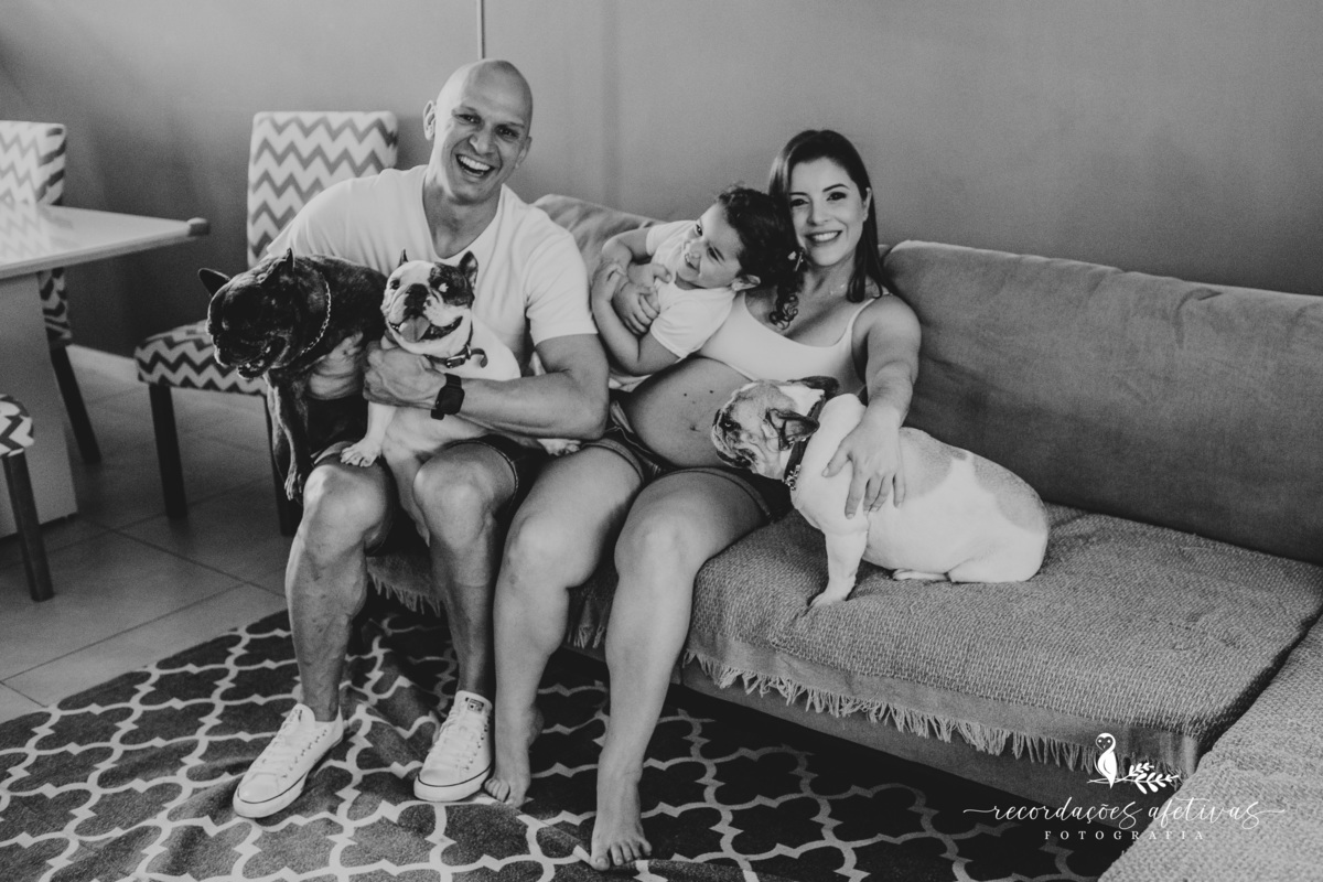 Ensaio Gestante com criança e cachorros realizado em Sorocaba - SP