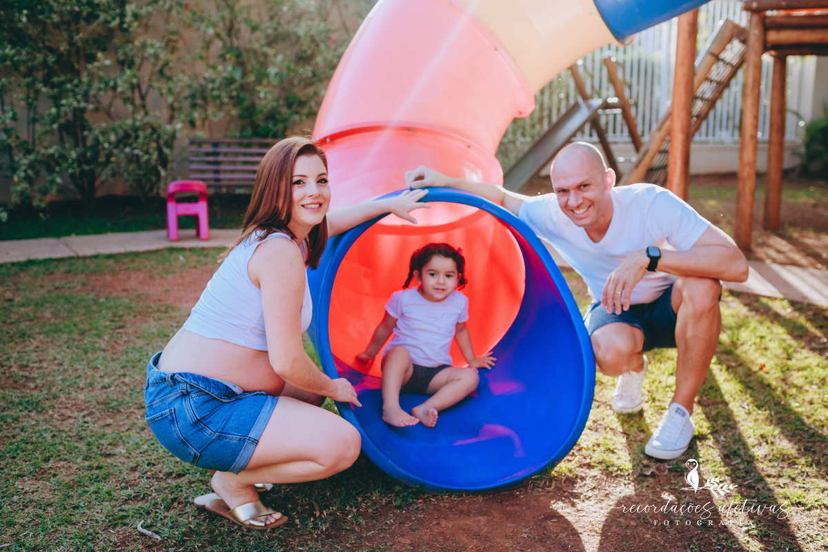 Ensaio Gestante com criança e cachorros realizado em Sorocaba - SP