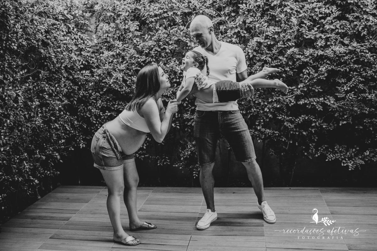 Ensaio Gestante com criança e cachorros realizado em Sorocaba - SP