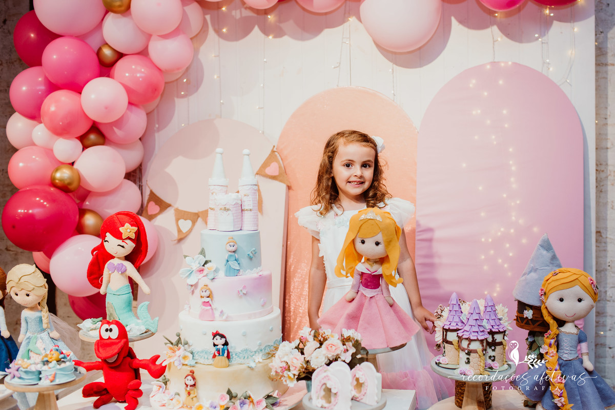 Aniversário de menina com tema Princesas Disney realizado no Buffet Festaria em SP