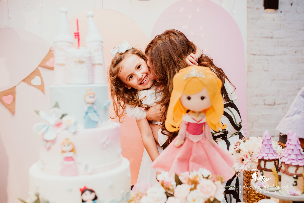 Aniversário de menina com tema Princesas Disney realizado no Buffet Festaria em SP