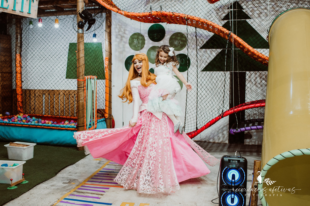 Aniversário de menina com tema Princesas Disney realizado no Buffet Festaria em SP