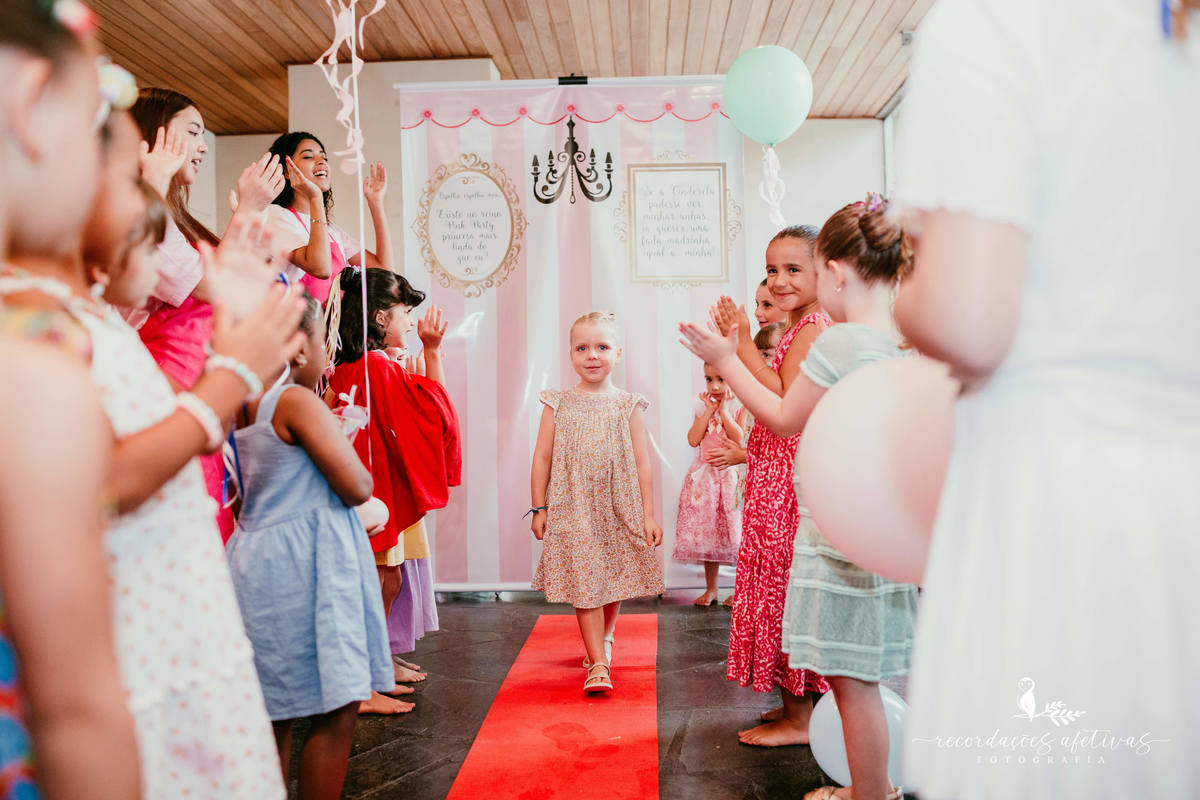 Aniversário Ide Menina com Tema Spa Infantil, realizado no Real Parque, em SP. Show de Mágica com Ulisses Loddy e Spa com Pink Party Brasil