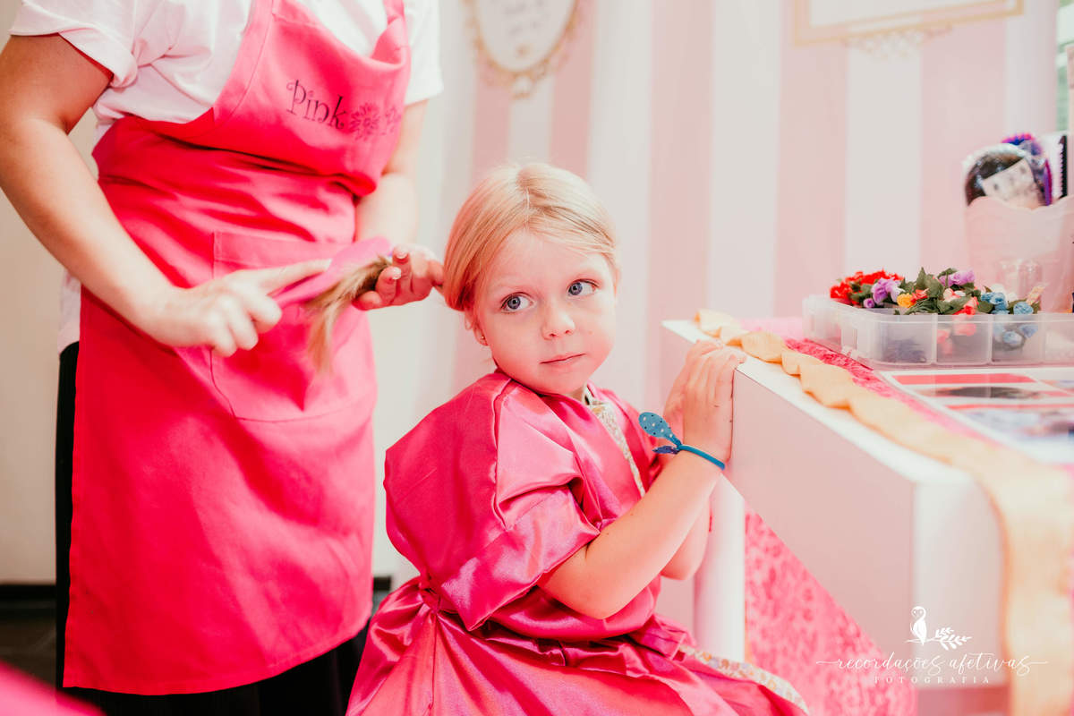 Aniversário Ide Menina com Tema Spa Infantil, realizado no Real Parque, em SP. Show de Mágica com Ulisses Loddy e Spa com Pink Party Brasil