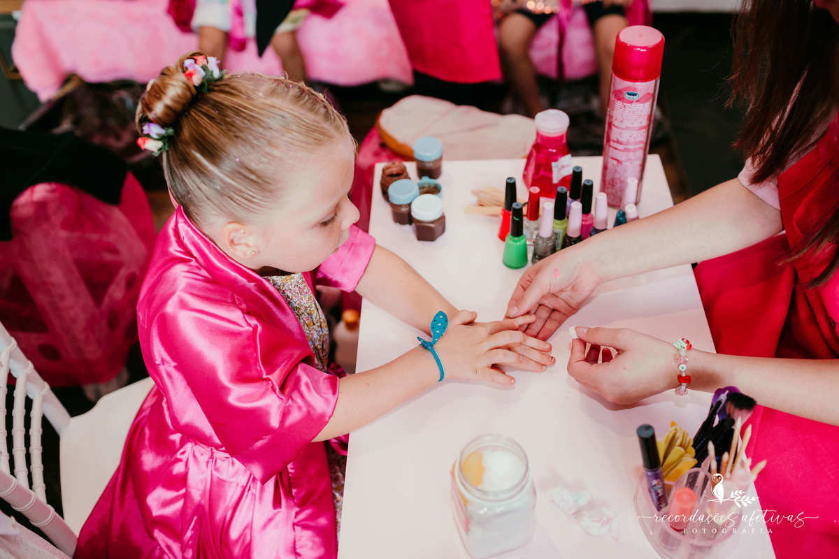 Aniversário Ide Menina com Tema Spa Infantil, realizado no Real Parque, em SP. Show de Mágica com Ulisses Loddy e Spa com Pink Party Brasil
