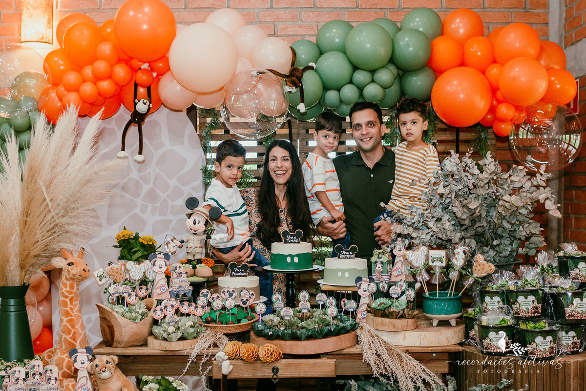 Aniversário Infantil de Trigêmeos, com tema Mickey, realizado na Fazendinha Santa Adélia, no Roteiro do Vinho, em São Roque - SP