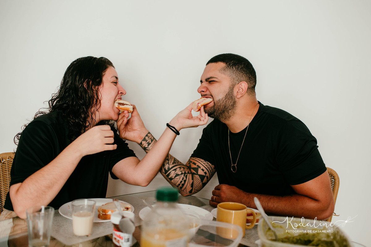 Casamento Civil realizado em Sorocaba - SP com ensaio do casal realizado em casa, junto com seus gatinhos de estimação