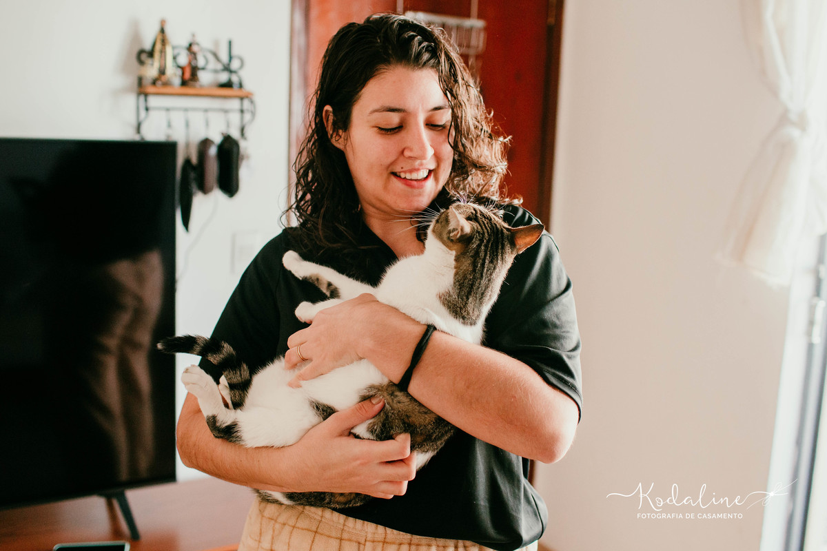 Casamento Civil realizado em Sorocaba - SP com ensaio do casal realizado em casa, junto com seus gatinhos de estimação