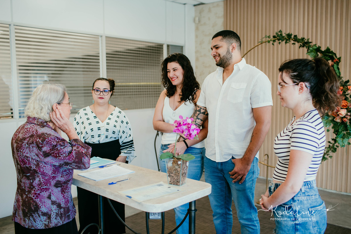 Casamento Civil realizado em Sorocaba - SP com ensaio do casal realizado em casa, junto com seus gatinhos de estimação