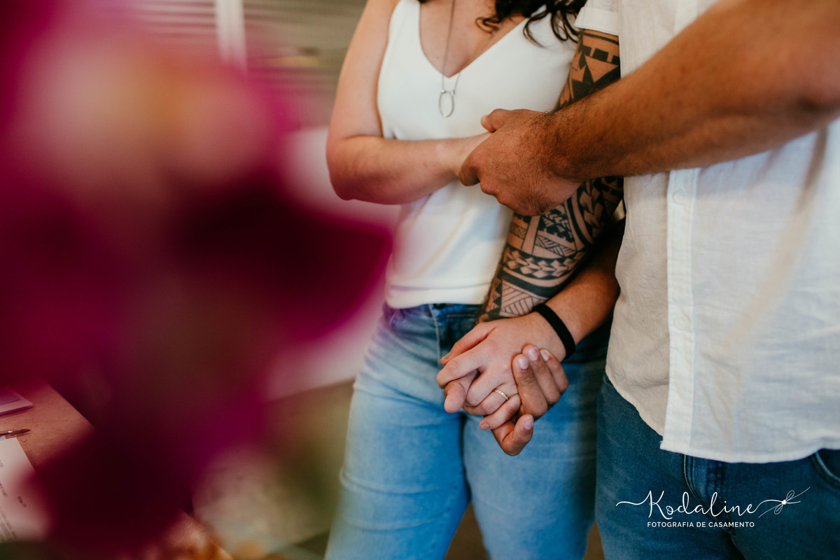 Casamento Civil realizado em Sorocaba - SP com ensaio do casal realizado em casa, junto com seus gatinhos de estimação