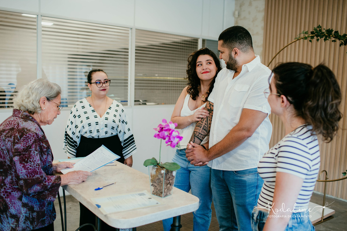 Casamento Civil realizado em Sorocaba - SP com ensaio do casal realizado em casa, junto com seus gatinhos de estimação