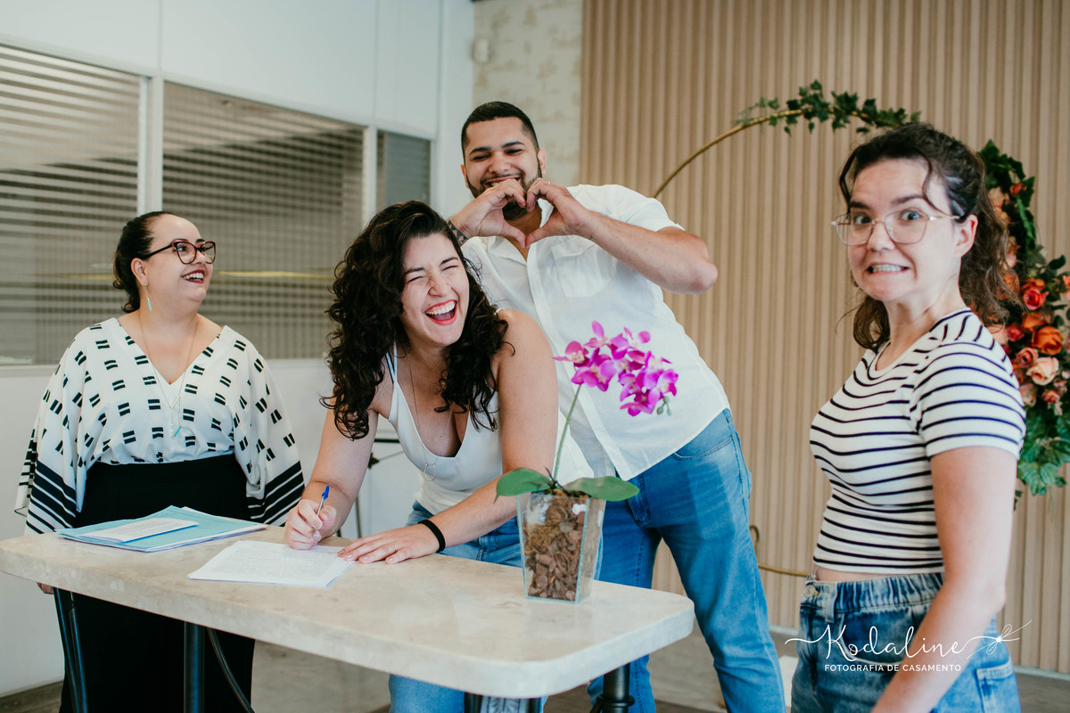 Casamento Civil realizado em Sorocaba - SP com ensaio do casal realizado em casa, junto com seus gatinhos de estimação