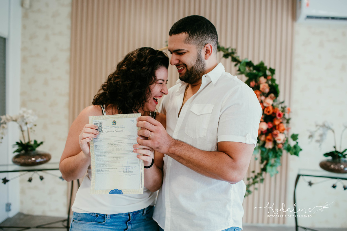 Casamento Civil realizado em Sorocaba - SP com ensaio do casal realizado em casa, junto com seus gatinhos de estimação