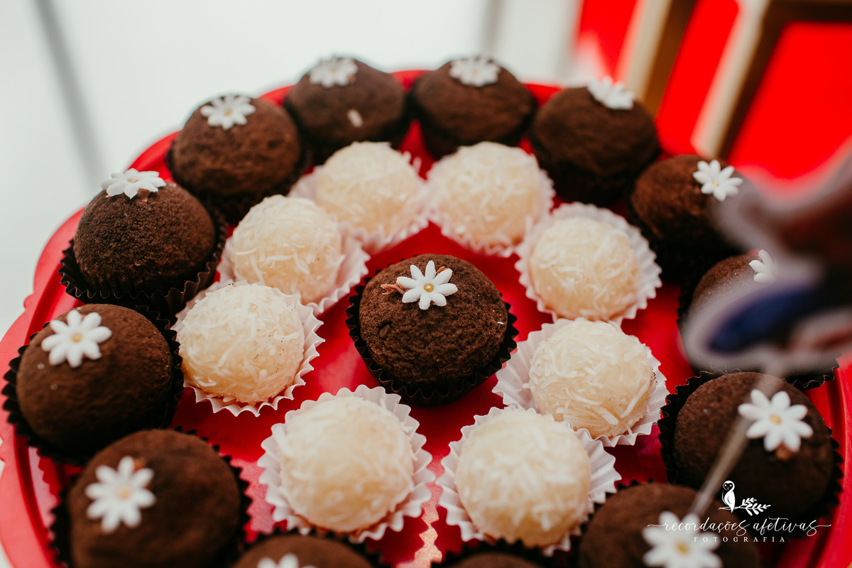 Brigadeiro com flor