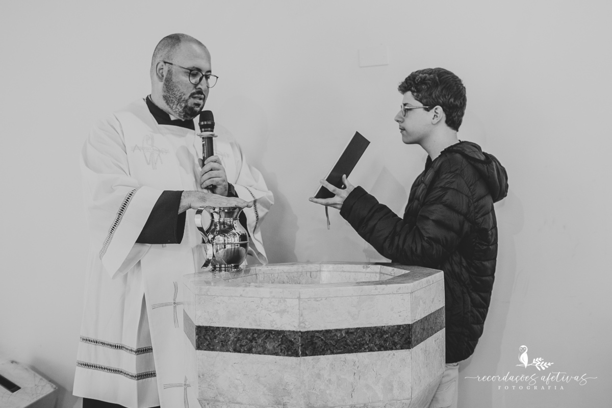 Batizado católico realizado na Paróquia São Luiz Gonzaga, em São Roque