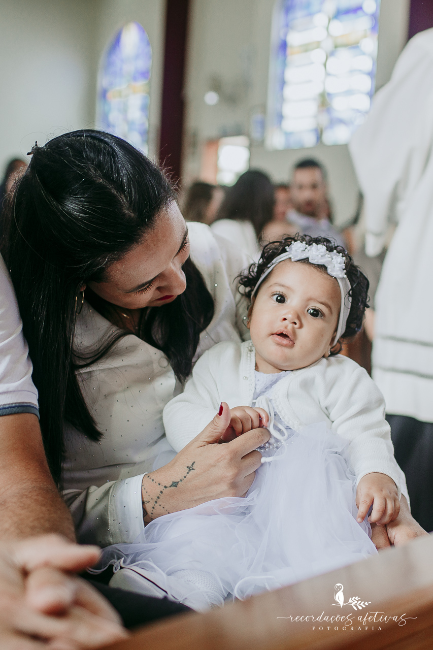 Batizado católico realizado na Paróquia São Luiz Gonzaga, em São Roque