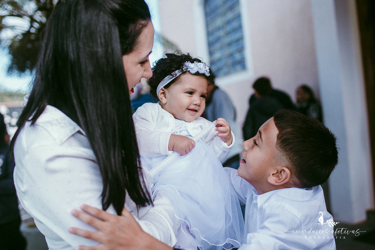 Batizado católico realizado na Paróquia São Luiz Gonzaga, em São Roque