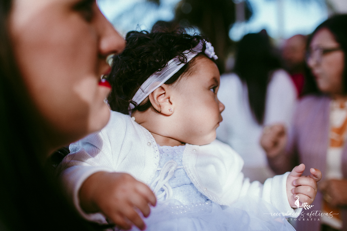 Batizado católico realizado na Paróquia São Luiz Gonzaga, em São Roque